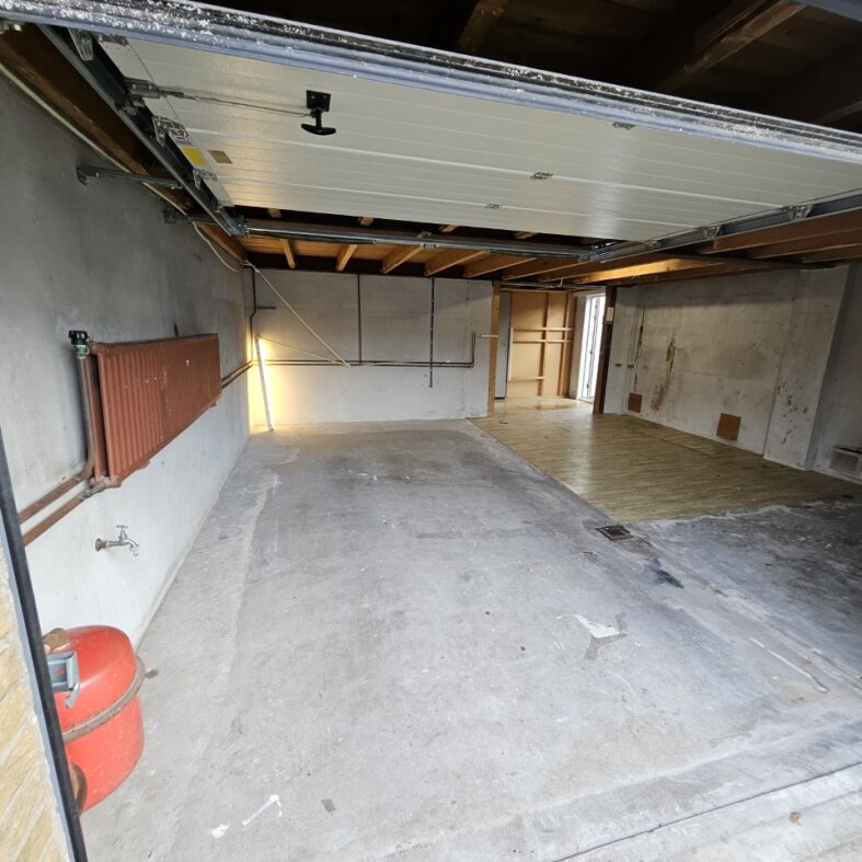 Lege garage na asbestsanering en sloopwerk