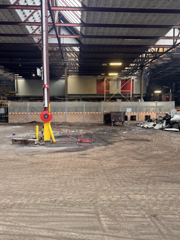 Groot industrieel project met saneringsafscherming